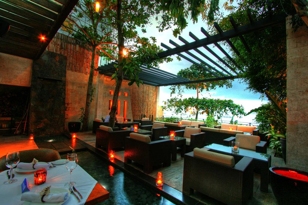 outside dining Abaca Boutique Resort